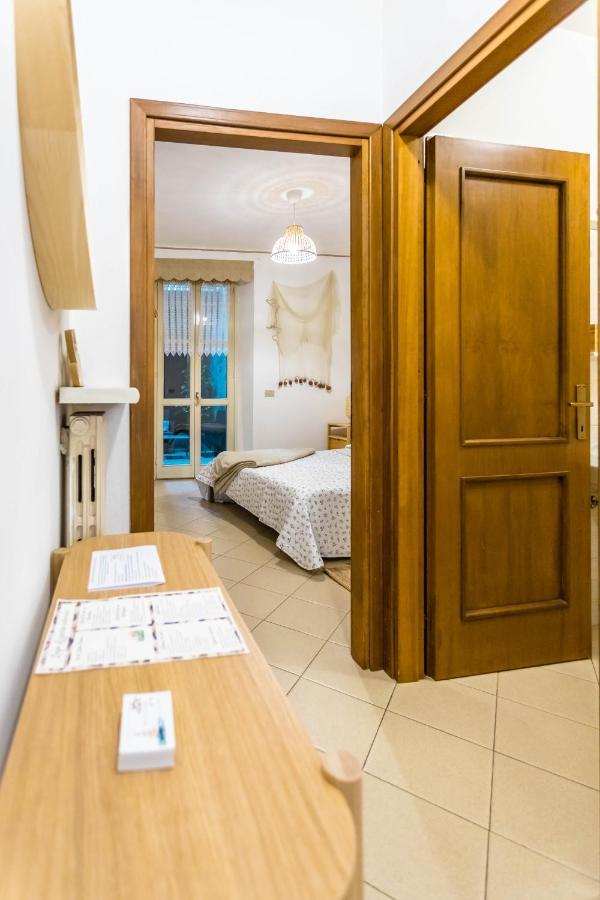 Lago Azzurro Apartment 瓦伦纳 外观 照片